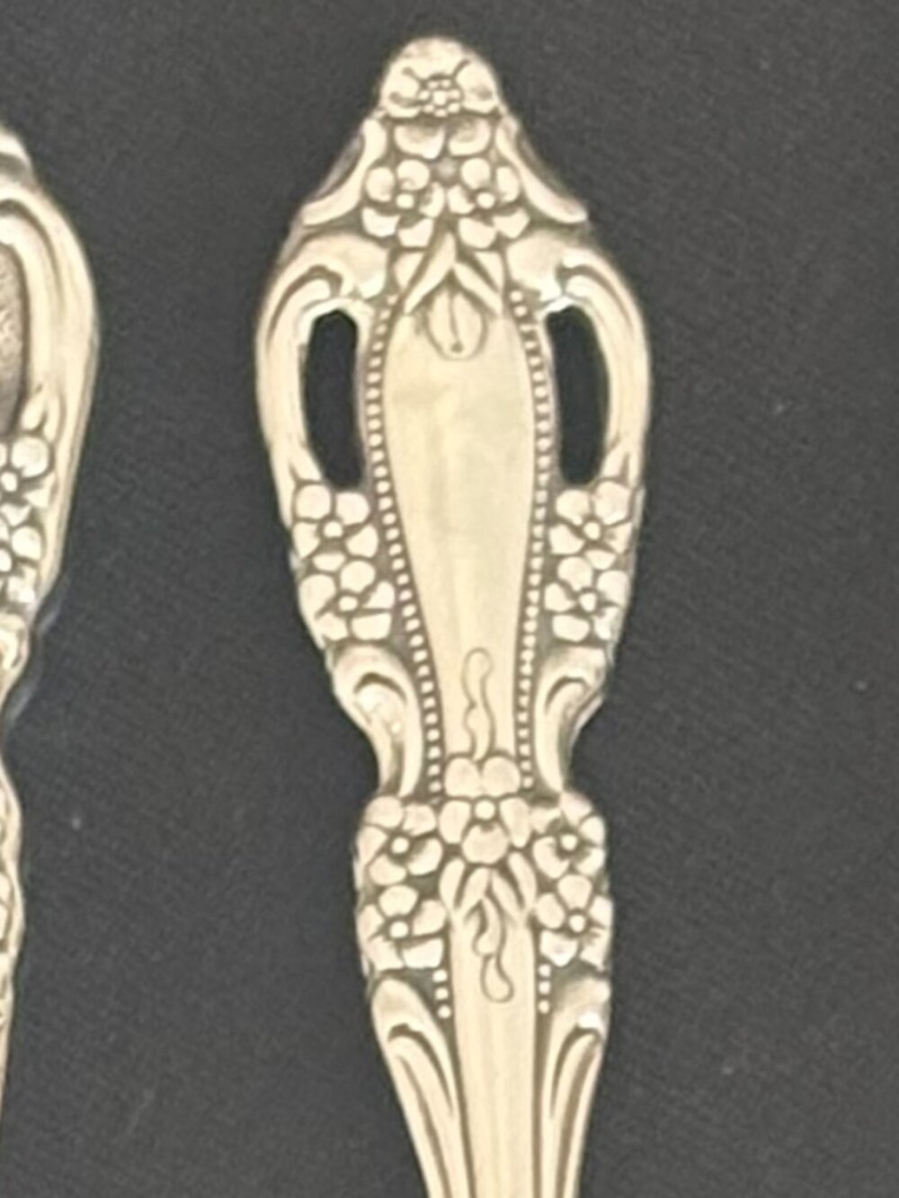 Oneida Raphael Stainless - Soup Spoons - Picture 3 of 3